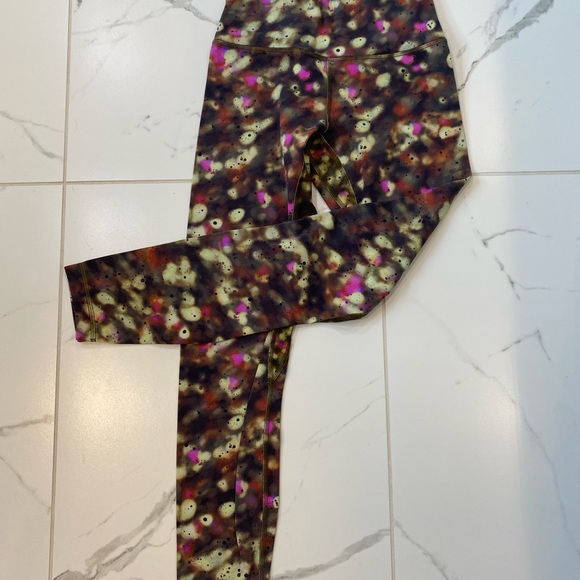 Lululemon 25” High-Rise Align - Picture 7 of 7